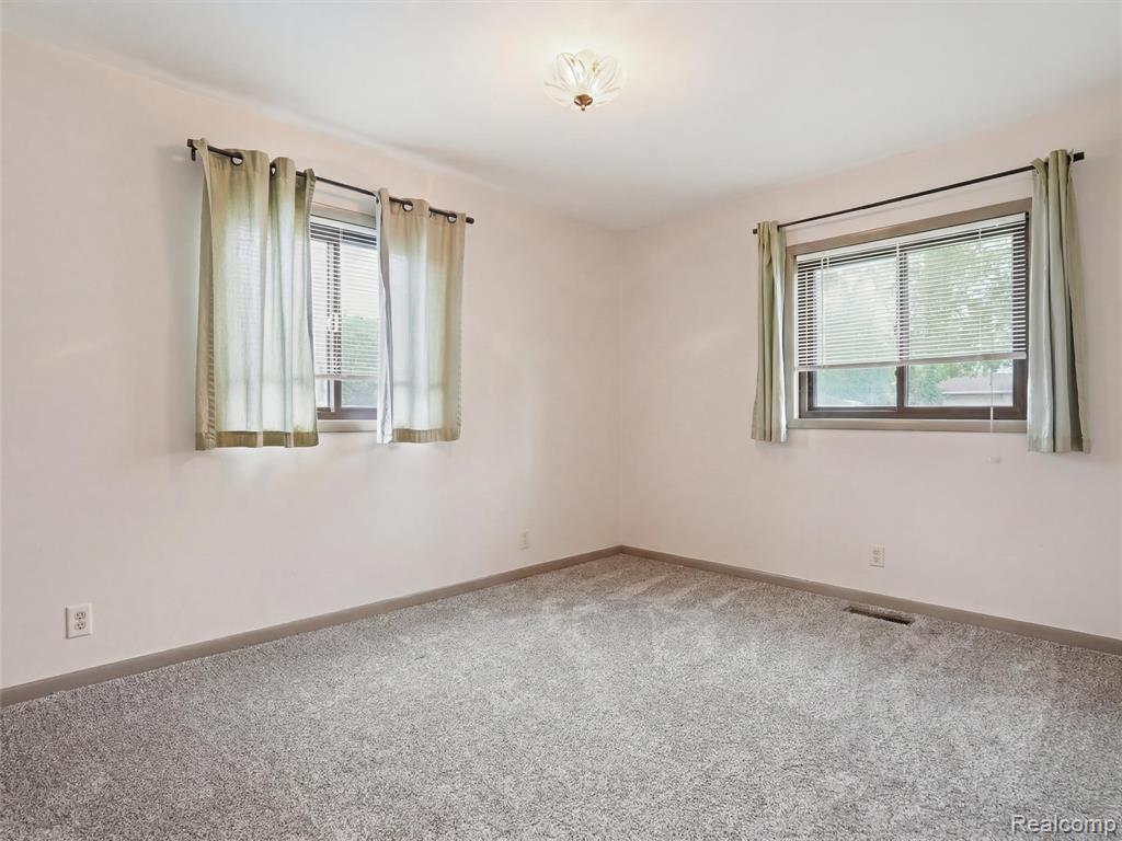 37843 Emery Street, Clinton Twp, MI 48036 — Photo 17