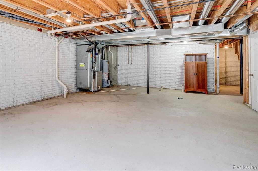 41211 N MAPLEWOOD Drive, Canton, MI 48187 — Photo 43