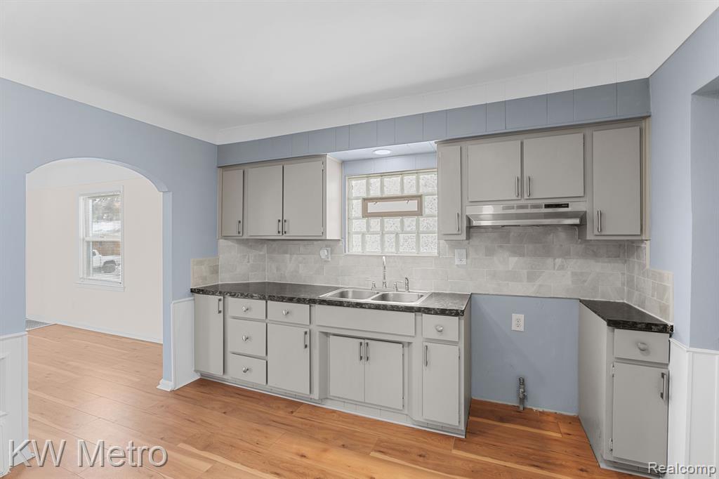 8135 REPUBLIC Avenue, Warren, MI 48089 — Photo 11