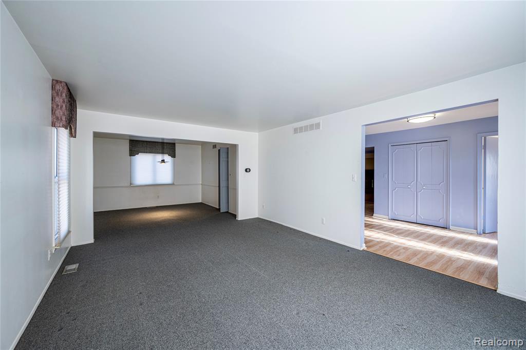 21660 Riverview Drive, Beverly Hills, MI 48025 — Photo 11