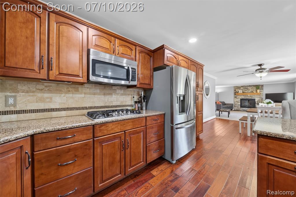 800 Hinford Avenue, Lake Orion, MI 48362 — Photo 6