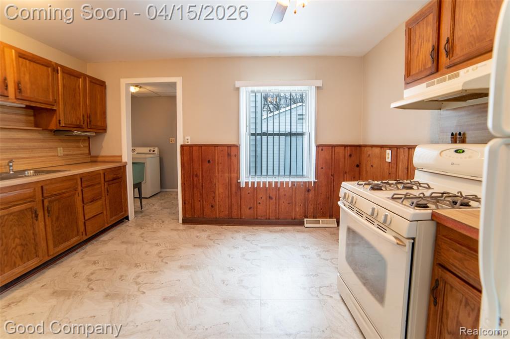 544 E Dallas Avenue, Madison Heights, MI 48071 — Photo 6