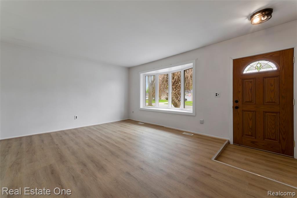 1668 Castleton Drive, Troy, MI 48083 — Photo 14