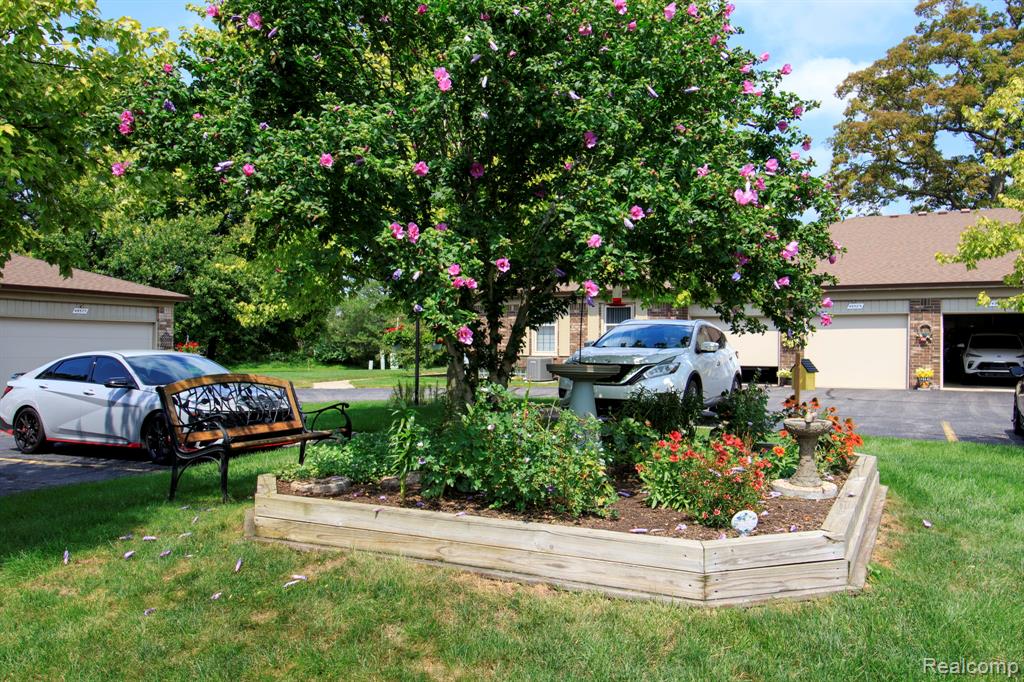 49585 Bishop Court, Shelby Twp, MI 48315 — Photo 35