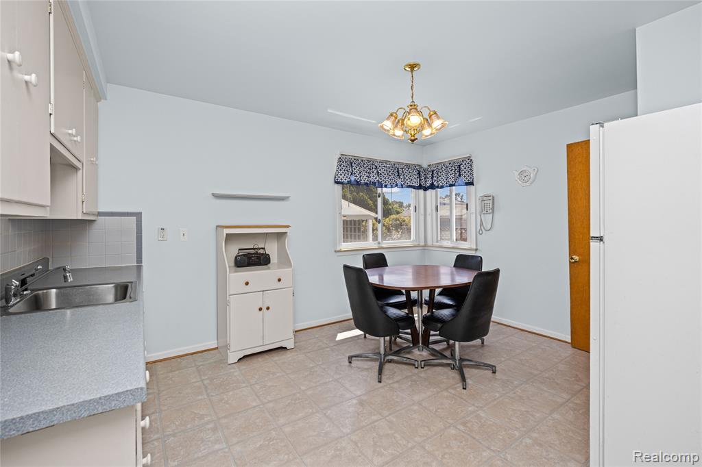 33441 Leona Street, Garden City, MI — Photo 11