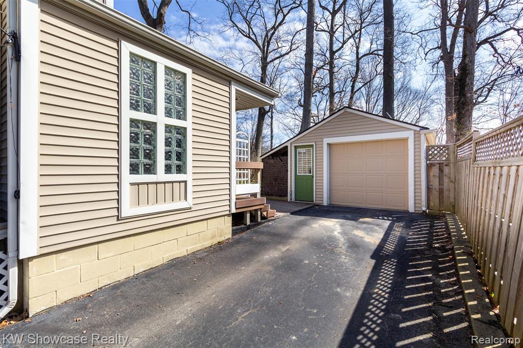 580 Elkinford Drive, White Lake, MI 48383 — Photo 54