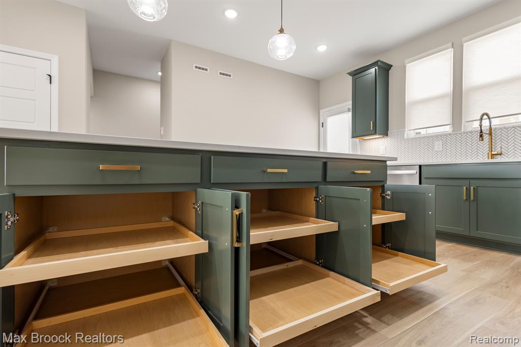 43091 Atwood Avenue 48 NE Atwood Avenue NE, 48, Novi, MI — Photo 9