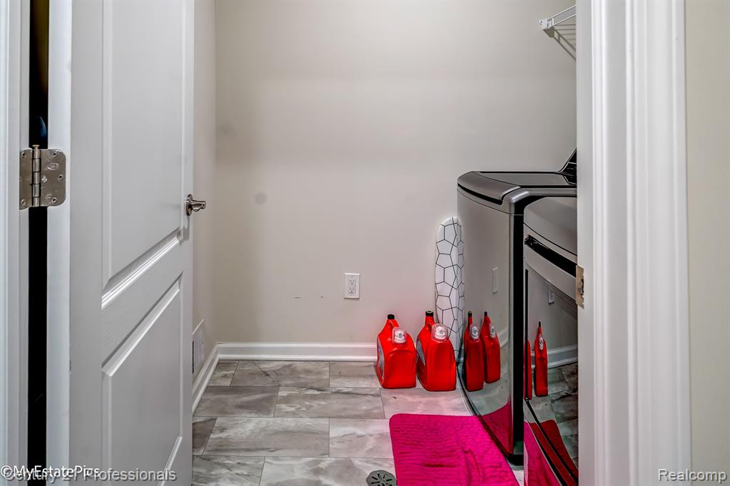 6044 FIELDSTONE Circle, South Lyon, MI 48178 — Photo 30