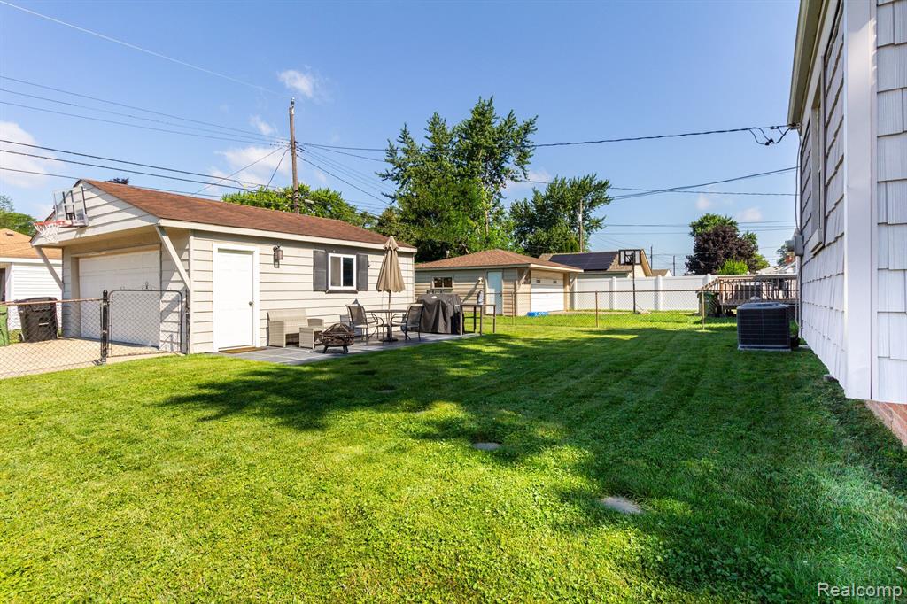 9732 LAURENCE Avenue, Allen Park, MI 48101 — Photo 31