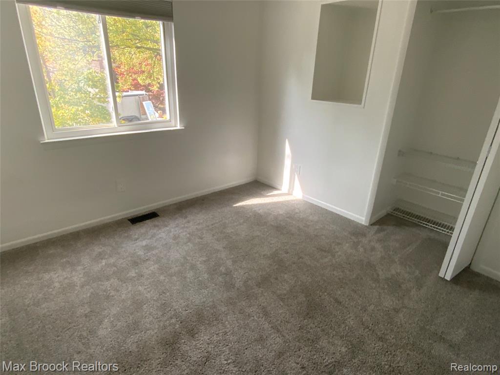 5715 SUNNYCREST Drive, West Bloomfield, MI 48323 — Photo 14