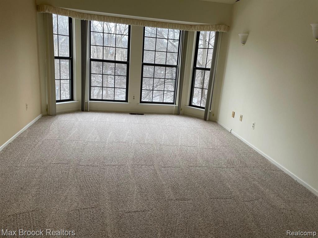 7352 MEADOWRIDGE Circle, West Bloomfield, MI — Photo 22