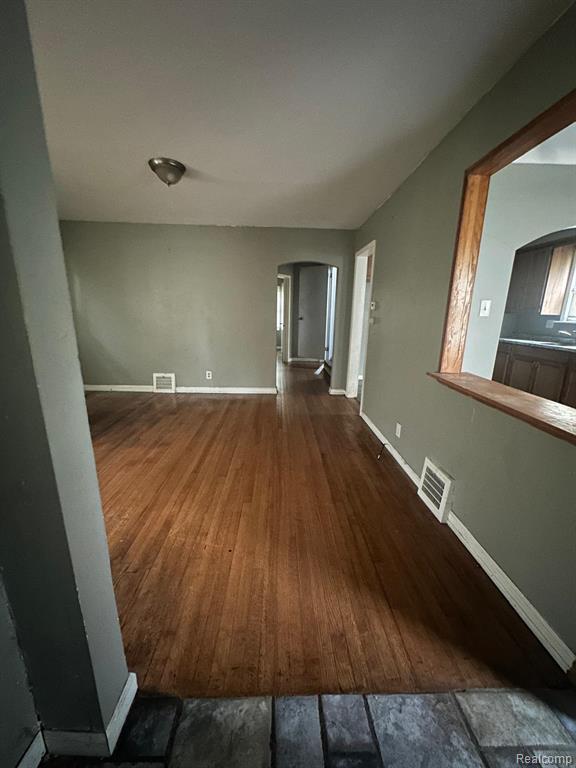 20413 Kingsville Street, Harper Woods, MI 48225 — Photo 8