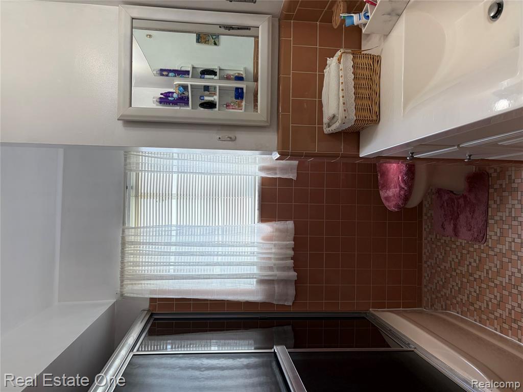 8318 Stanley Drive, Warren, MI 48093 — Photo 14