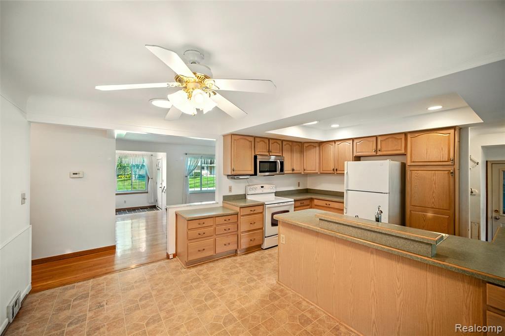 53626 Debra Drive, Shelby Twp, MI 48316 — Photo 12