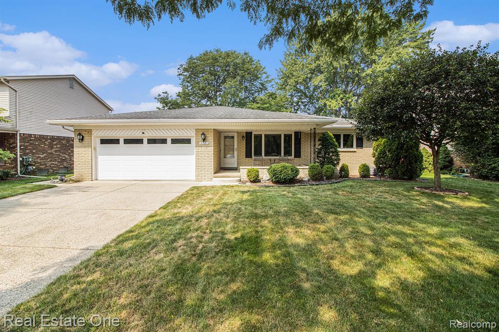 5587 Aster Drive, Troy, MI 48085 — Photo 16