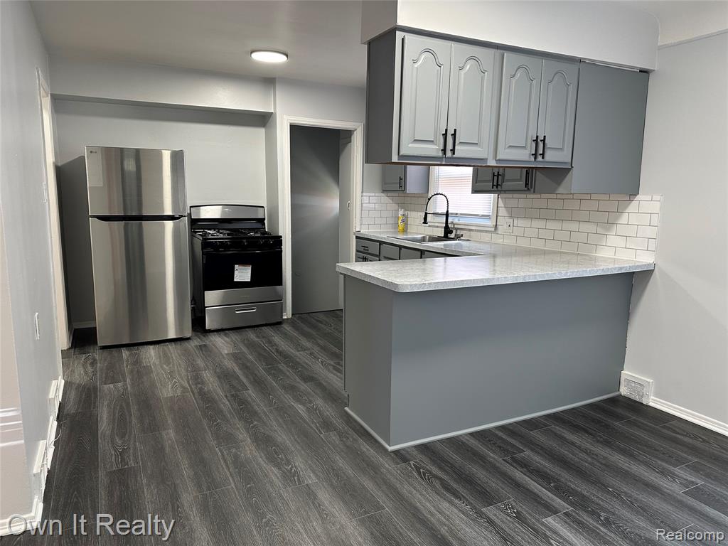 8243 Riverview Street, Dearborn Heights, MI 48127 — Photo 4