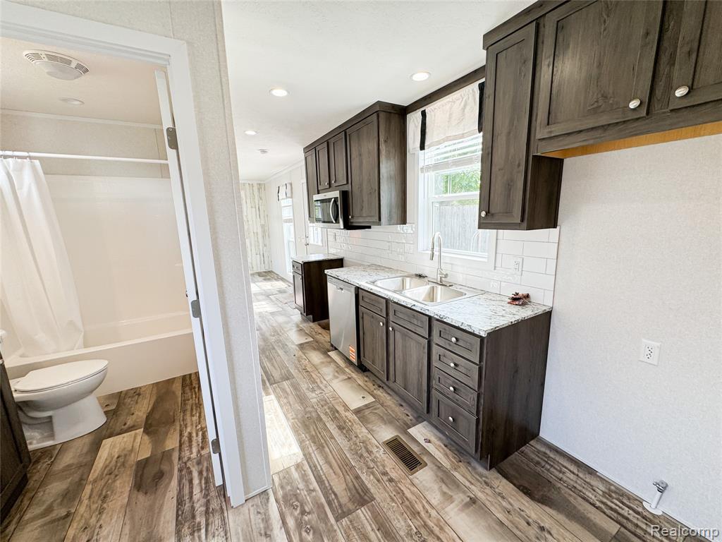 44 Retreat Way, Fenton, MI 48430 — Photo 2