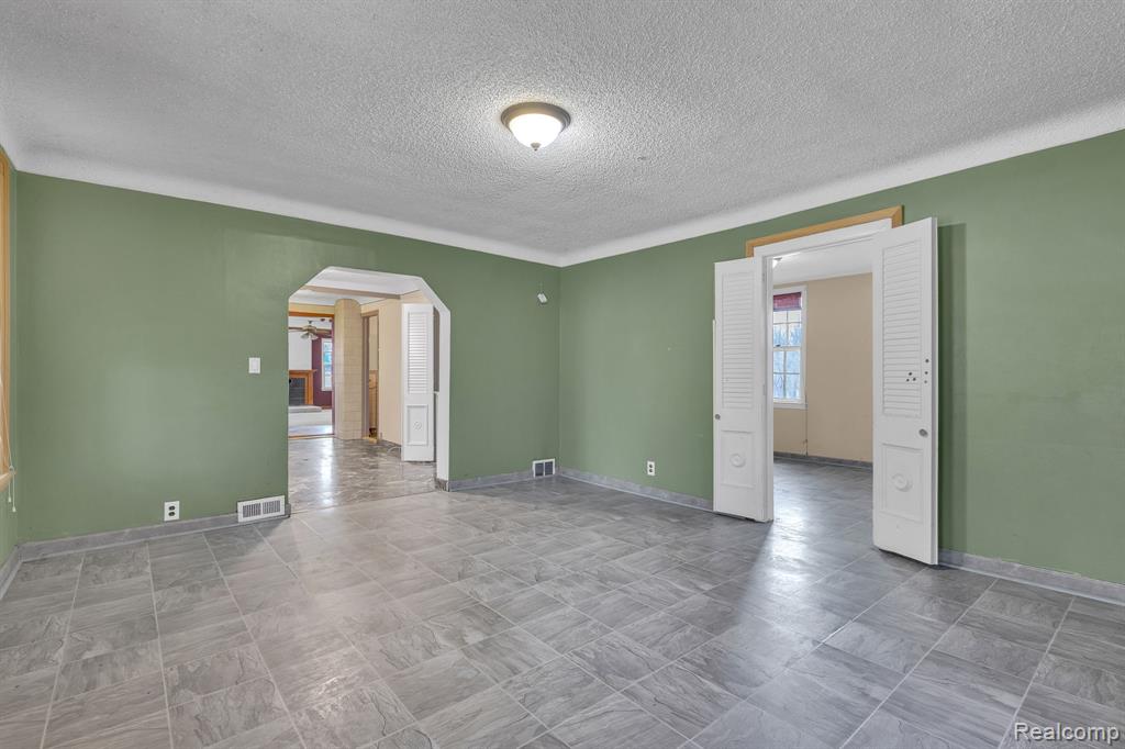 8202 N Inkster Road, Dearborn Heights, MI 48127 — Photo 24