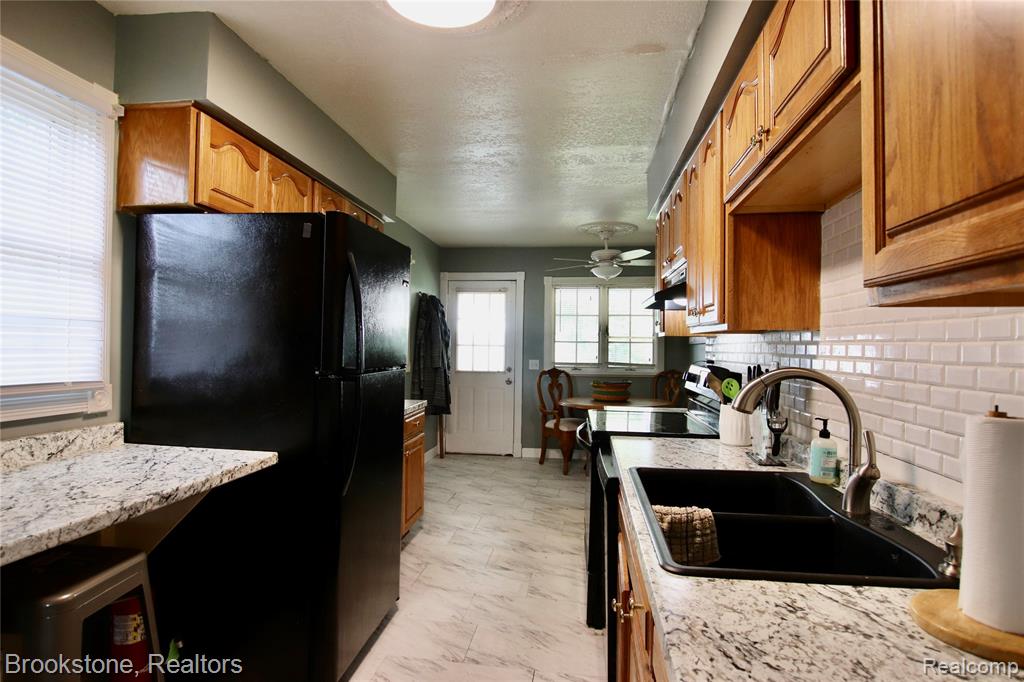 4303 Columbine Avenue, Burton, MI 48529 — Photo 7