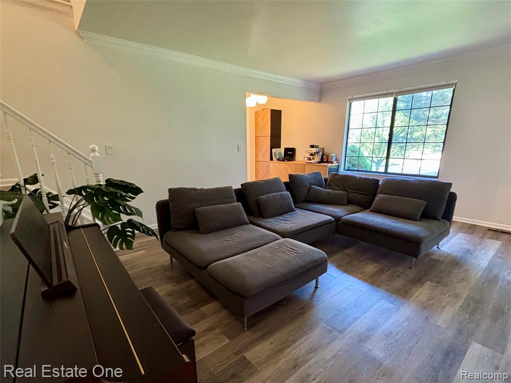 66 Meadow Wood Drive, Rochester Hills, MI 48307 — Photo 5
