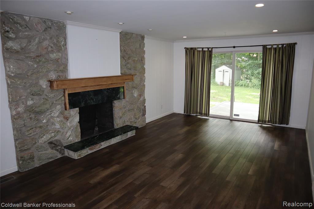 5435 S Sycamore Drive, Burton, MI 48509 — Photo 21