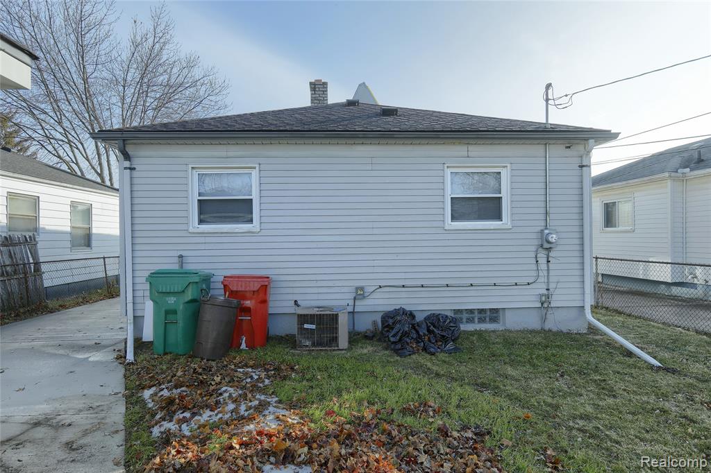 24907 Brittany Avenue, Eastpointe, MI 48021 — Photo 26