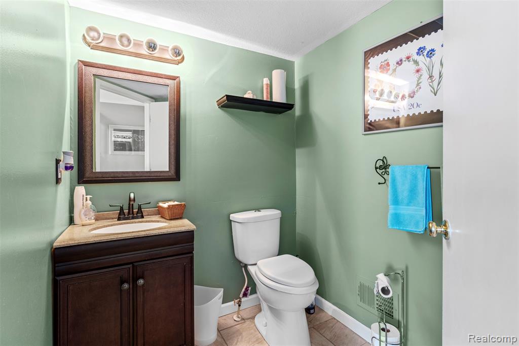 37293 Amhurst Drive, Westland, MI — Photo 22