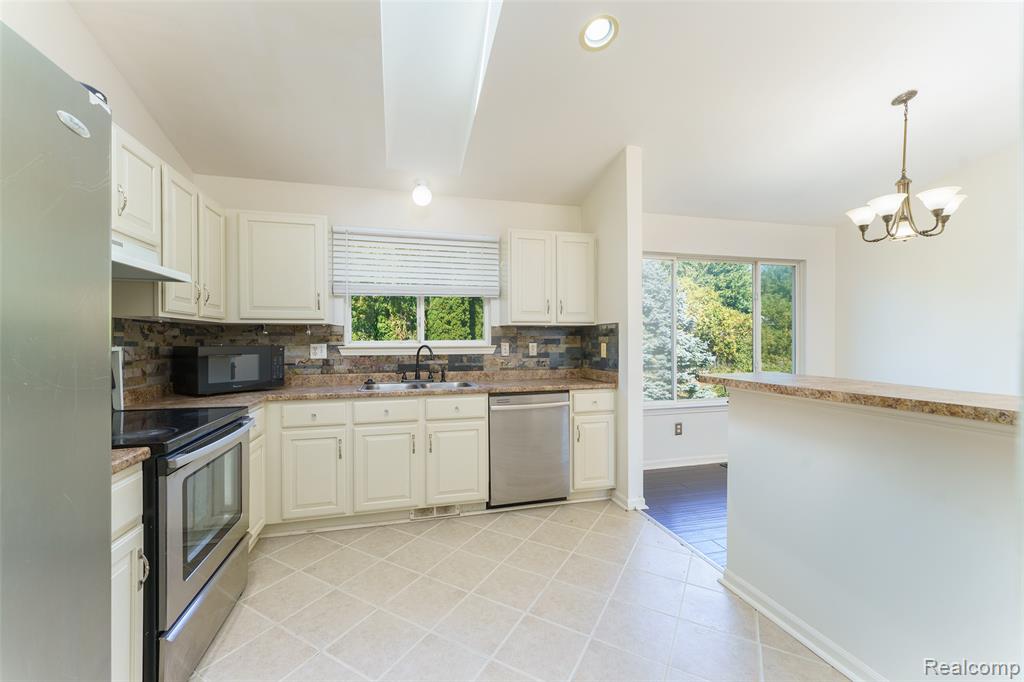 3307 Pond Ridge Drive, Holly, MI 48442 — Photo 12