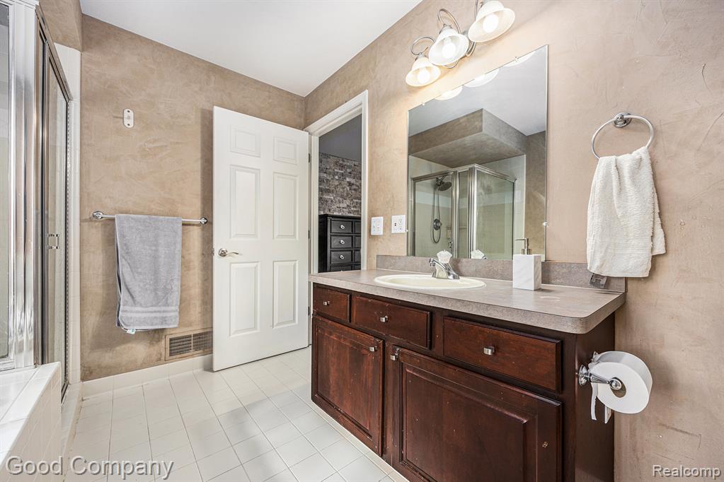 52117 Pebble Creek Drive, New Baltimore, MI 48047 — Photo 16
