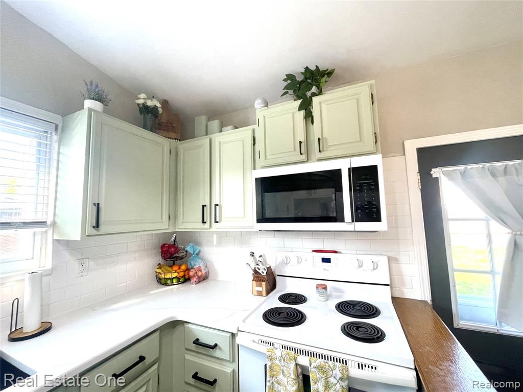4562 Valley Road, Trenton, MI 48183 — Photo 9
