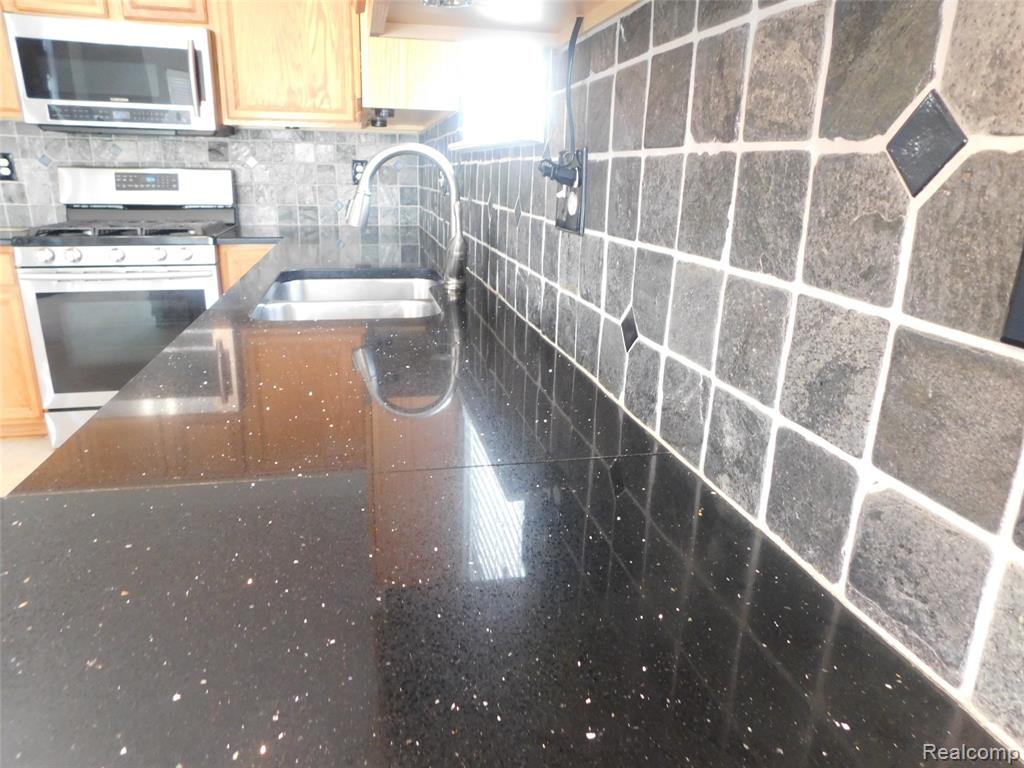52025 HICKORY Drive, Chesterfield, MI 48047 — Photo 24