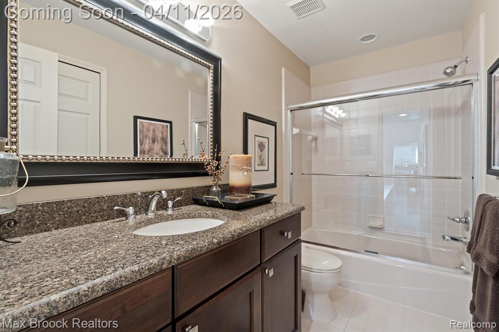 5010 Lake Vista Drive, West Bloomfield, MI 48323 — Photo 19