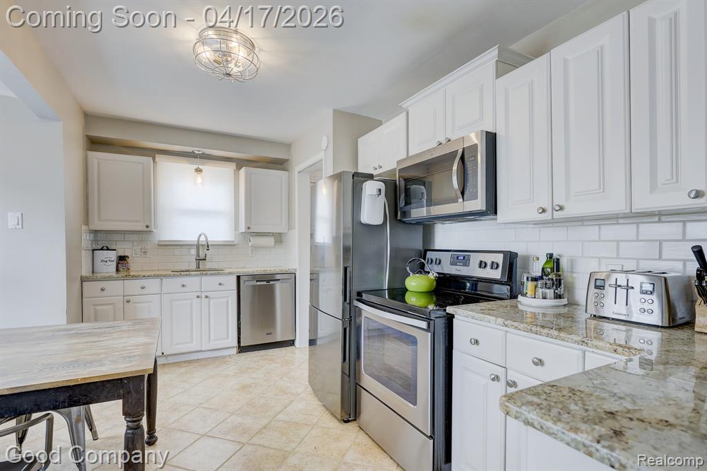 23211 Rensselaer Street, Oak Park, MI 48237 — Photo 7