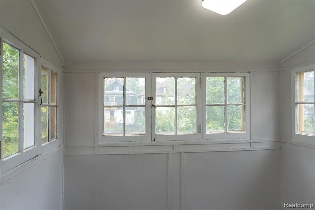 3927 SAINT CLAIR Street, Detroit, MI 48214 — Photo 39