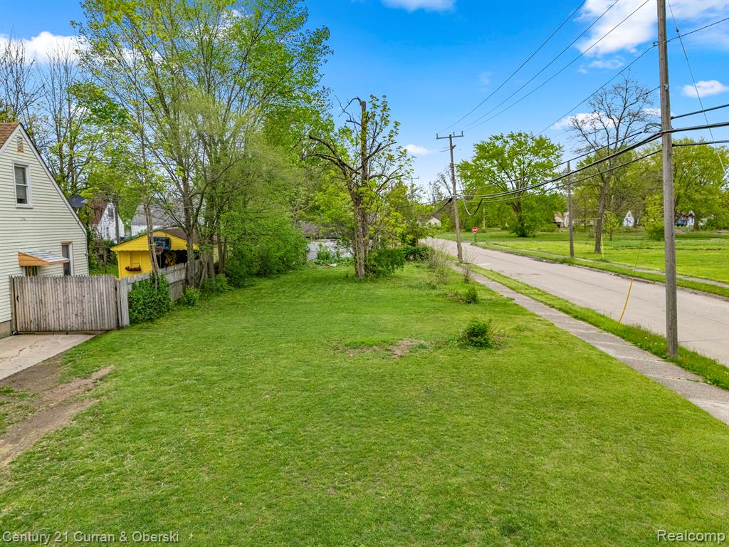 8201 Heyden Street, Detroit, MI 48228 — Photo 30