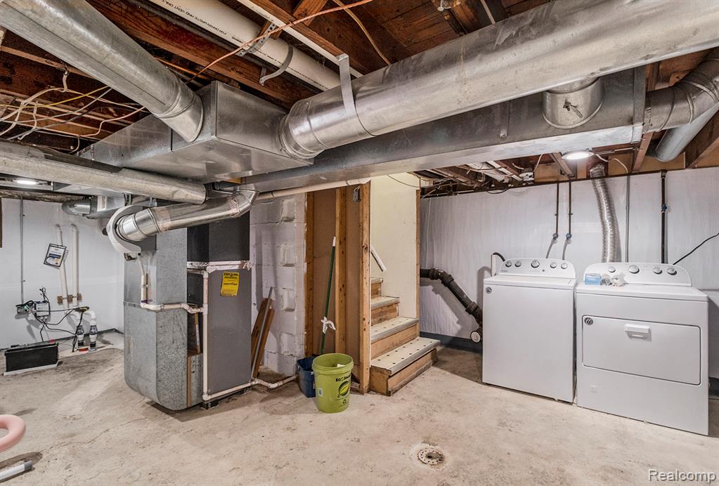 2305 Hester Court, Keego Harbor, MI 48320 — Photo 18