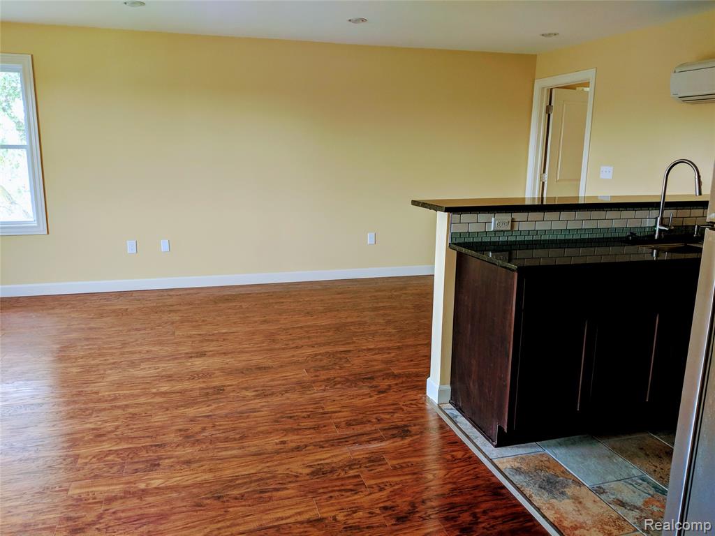 89 E EDSEL FORD FWY, Detroit, MI, 48202