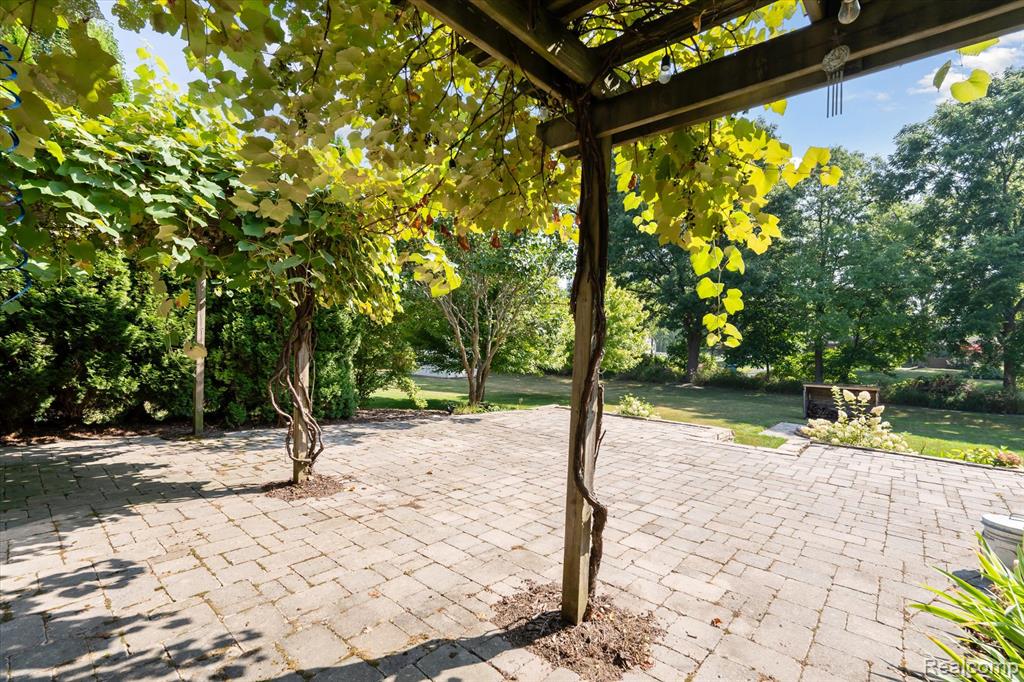 480 Andover Woods Drive, Fenton, MI 48430 — Photo 36