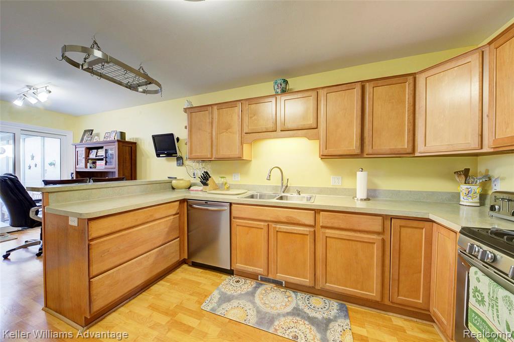 42209 Saratoga Circle, Canton, MI 48187 — Photo 28