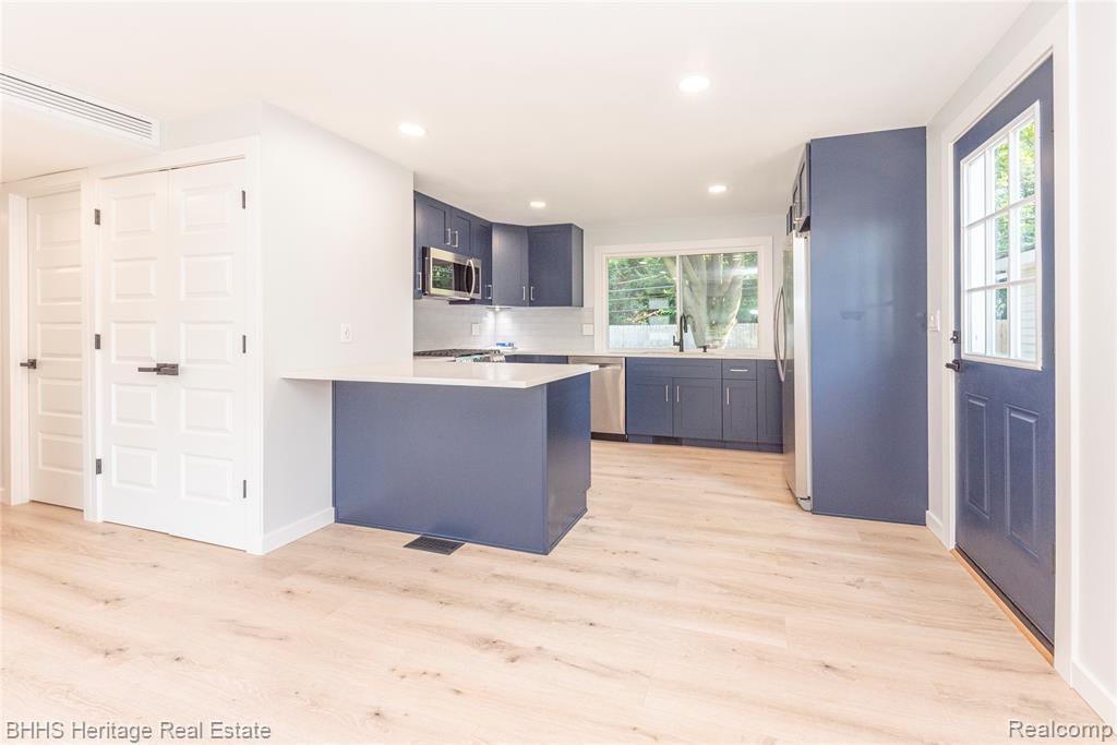 12 Trowbridge Court, Ann Arbor, MI 48108 — Photo 10