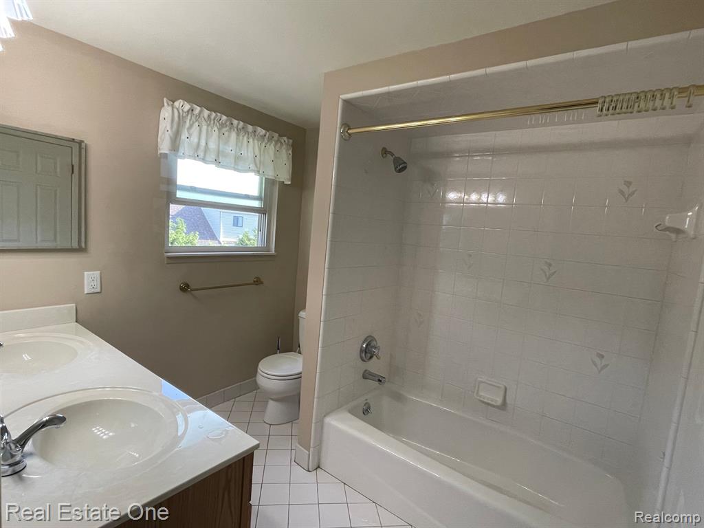 7482 ADMIRALTY Drive, Canton, MI 48187 — Photo 15