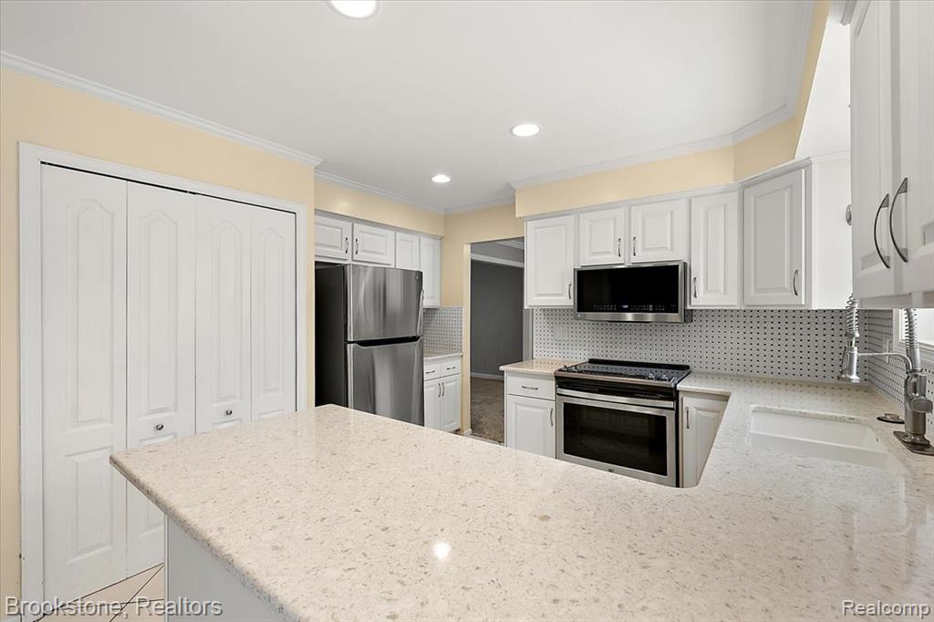 5138 Hale Drive, Troy, MI 48085 — Photo 16