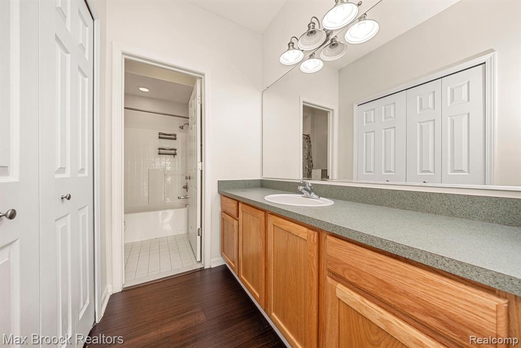 6104 ADDINGTON Drive, Commerce Twp, MI 48390 — Photo 21
