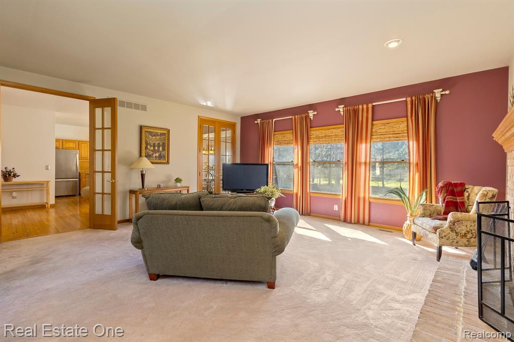 43581 NAVES Court, Clinton Twp, MI 48038 — Photo 21