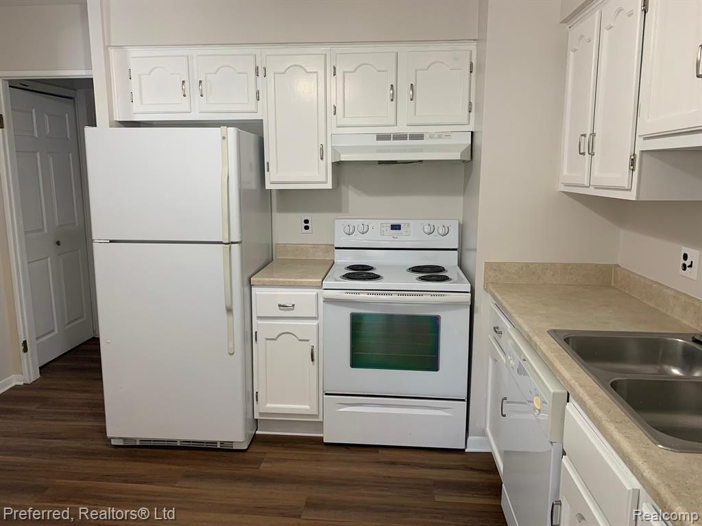 41552 Bedford Drive, Canton, MI 48187 — Photo 9