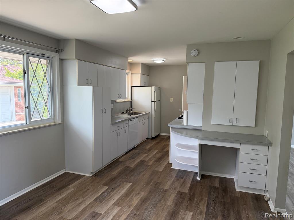 9001 Shannon Drive, Sterling Heights, MI 48314 — Photo 8