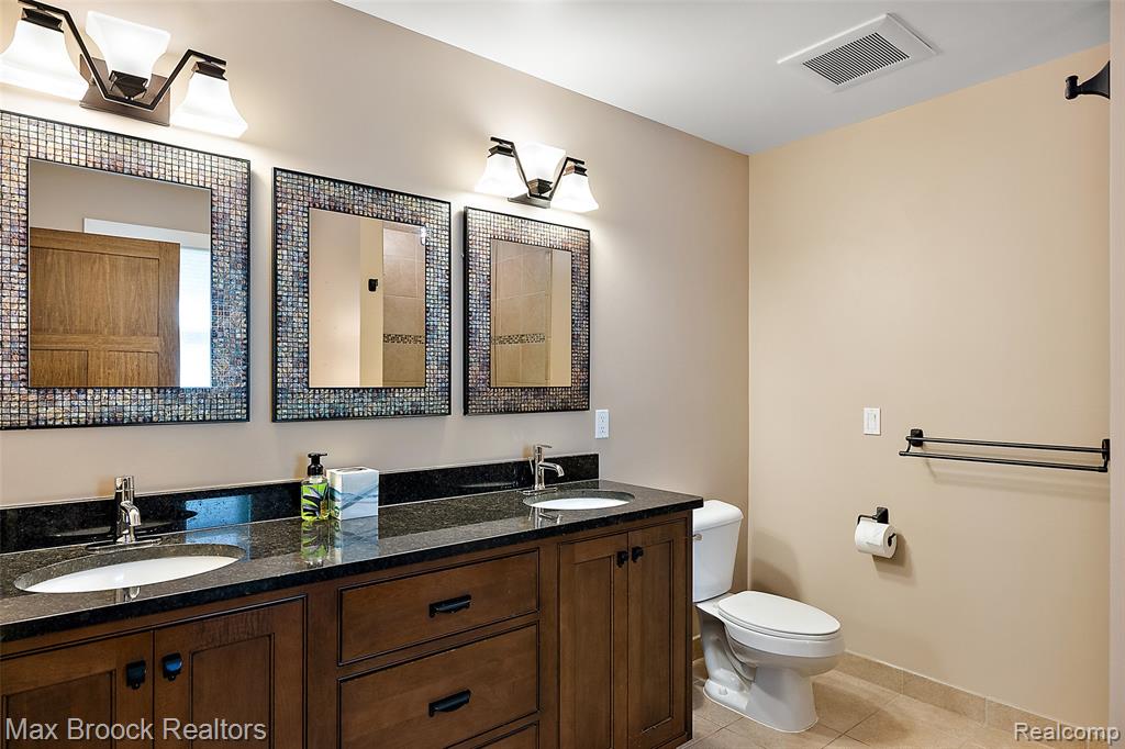 2022 Willow Beach Street, Keego Harbor, MI 48320 — Photo 12