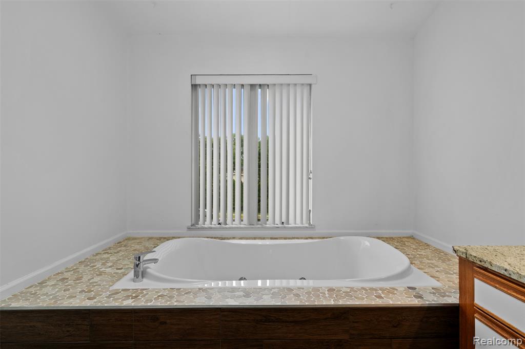 4616 Cass Elizabeth Road, Waterford, MI 48328 — Photo 33