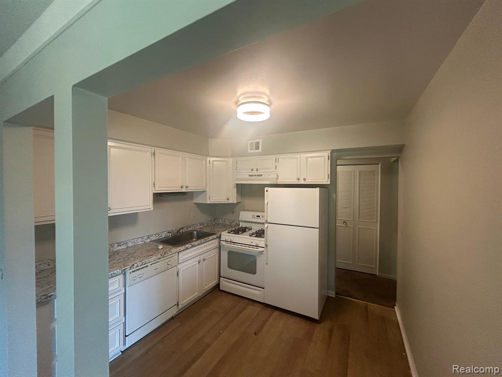 436 S FOX HILLS DR APT 5, Bloomfield Hills, MI 48304 — Photo 14