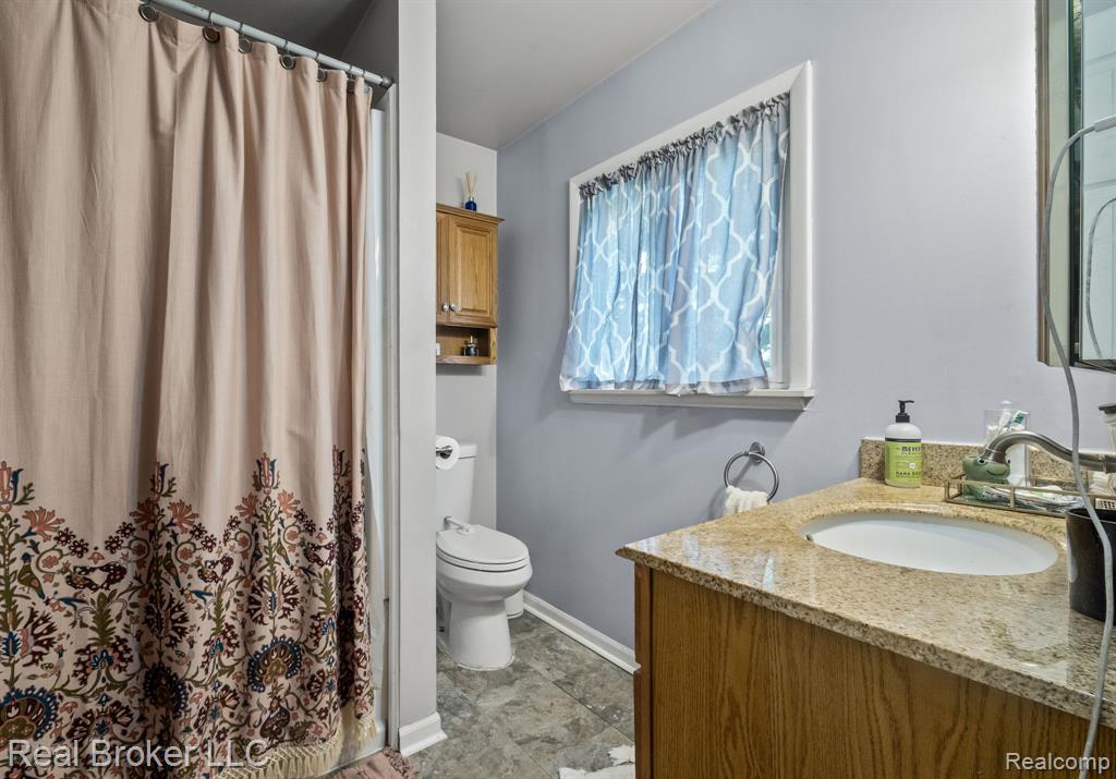 6107 WHITEFIELD Street, Dearborn Heights, MI 48127 — Photo 9